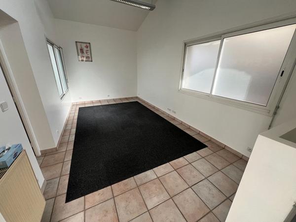 Local commercial Bruguieres 110 m2