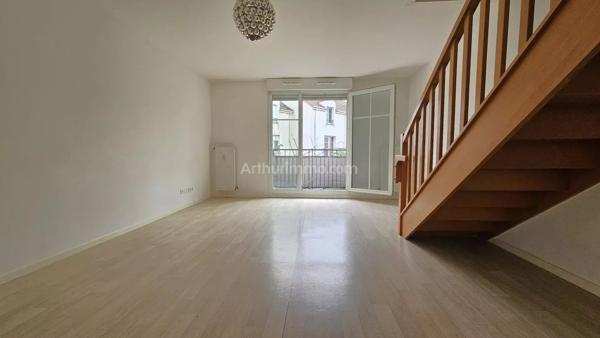 Vente                                                      Appartement
                        
                     3 pièces                      54 m2                     à Leuville-sur-Orge