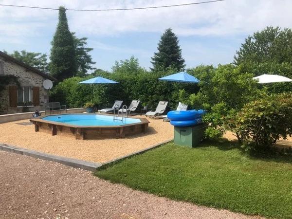 Maison rénovée de 3 chambres dans un endroit charmant en bordure de village