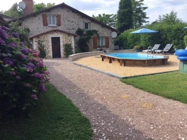 Maison rénovée de 3 chambres dans un endroit charmant en bordure de village