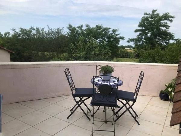 Maison rénovée de 3 chambres dans un endroit charmant en bordure de village
