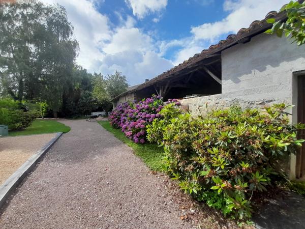 Maison rénovée de 3 chambres dans un endroit charmant en bordure de village