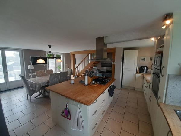 Maison rénovée de 3 chambres dans un endroit charmant en bordure de village