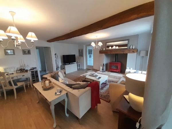 Maison rénovée de 3 chambres dans un endroit charmant en bordure de village