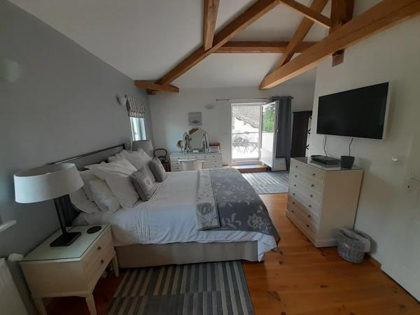 Maison rénovée de 3 chambres dans un endroit charmant en bordure de village