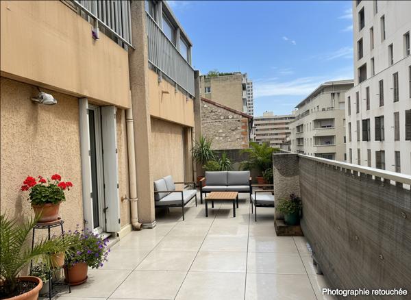 À vendre appartement de type T2 récent avec garage et terrasse de 26 m2 à Marseille (13006)  - Secteur BAILLE _ LODI