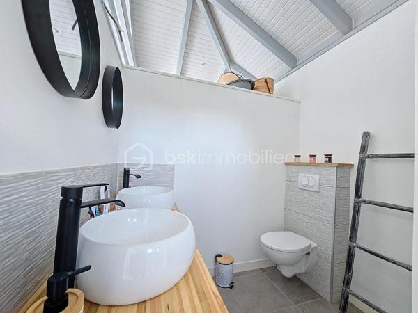 Coup de coeur assuré pour cette villa contemporaine offrant de beaux volumes d'une surface habitable de 119 m2 (surface utile 160 m2)
édifiée de plain-pied sur une parcelle de 1543 m2.
A seulement 5 minutes des commodités du centre-ville et de la plage des Raisins Clairs, au calme elle bénéficie d'un environnement idéal.
De construction atypique, elle se compose de 3 modules
- le premier est un espace pièce à vivre de 40 m2 avec son grand salon et sa cuisine ouverte équipée moderne , un toilette invité, un cellier
extérieur.
- Empruntez le patio et vous accédez au second module offrant deux grandes suites parentales climatisées avec douche à l'italienne, dressing
et toilettes.
- Enfin, le troisième espace bénéficiant d'une vue directe avec ses baies vitrées sur la piscine est une troisième suite parentale climatisée
avec son dressing, sa salle d'eau douche à l'italienne et toilettes.
Vous profiterez également d'une grande terrasse et sa piscine au sel de dimension 4x4 (achevée il y a un an) avec son liner pierres de Bali.
La villa sera cédée avec son mobilier vous n'avez plus qu'à poser vos valises!
Ses équipements : citerne tampon 3300 litres , fibre optique, carport pouvant abriter 2 véhicules et assainissement individuel avec conformité.
Atout supplémentaire: la bonne implantation de la villa sur la parcelle laisse place à une bande de terrain restante laissant un potentiel de
construction additionnel (située en zone u4 du PLU) comme des bungalows ...
Etiquette énergétique: classe B
Vous l'avez compris cette villa est un petit bijou avec encore un potentiel restant, alors n'hésitez pas à me contacter pour de plus amples
informations, accéder au reportage photos complet ou à la vidéo!
Pour le réseau BSK Immobilier : Delphine MIRANDA (EI)
Honoraires charge vendeur