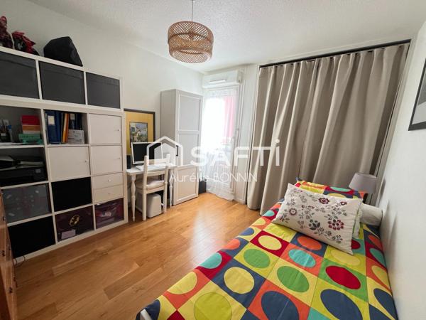 Talence - Bel Appartement en duplex  avec terrasse sans vis à vis comprenant 4 chambres; vendu avec parking en sou sol et cellier