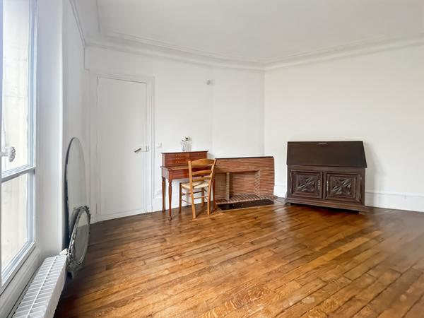 Paris 18e : 3P, 65 m² , Charme ancien, Lumineux