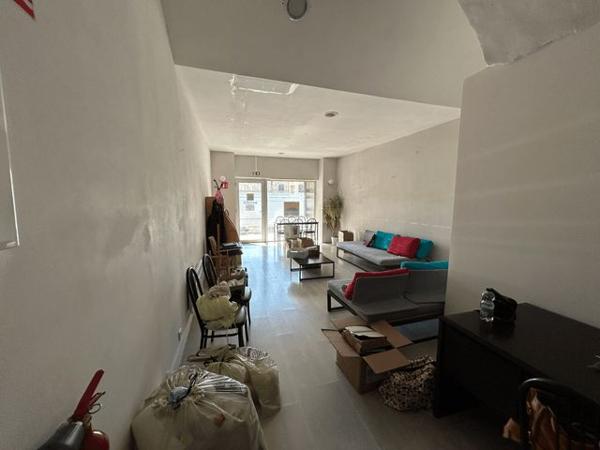 Local commercial 5 pièces T5 F5 74.2 m² à Bagnols Sur Ceze 3 PLACE MALLET 30200 à louer