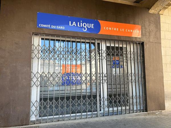 Local commercial 5 pièces T5 F5 74.2 m² à Bagnols Sur Ceze 3 PLACE MALLET 30200 à louer