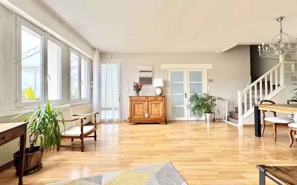 Maison à vendre    8 pièces • 193 m2 Lèves