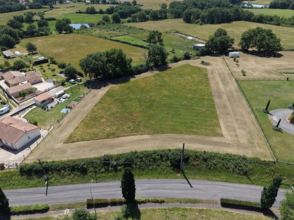 Terrain Montmorillon 2130 m2