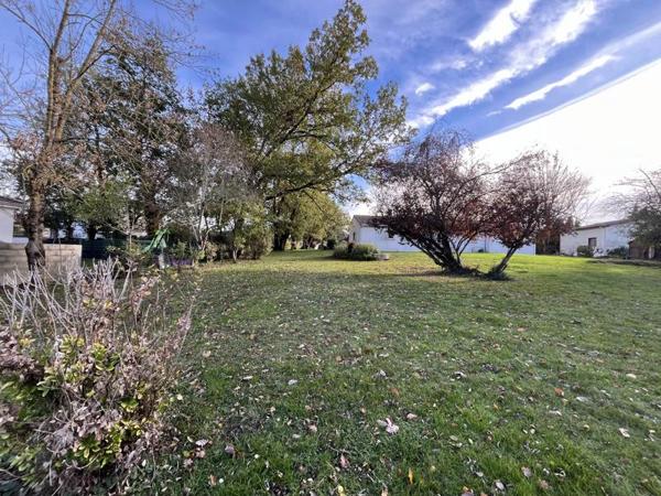 Terrain à vendre |  La Salvetat-Saint-Gilles |  900 m²