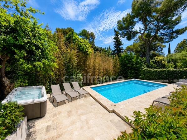 Maison à vendre 5 pièces FREJUS (83), piscine, jacuzzi, terrasses, jardin, garage