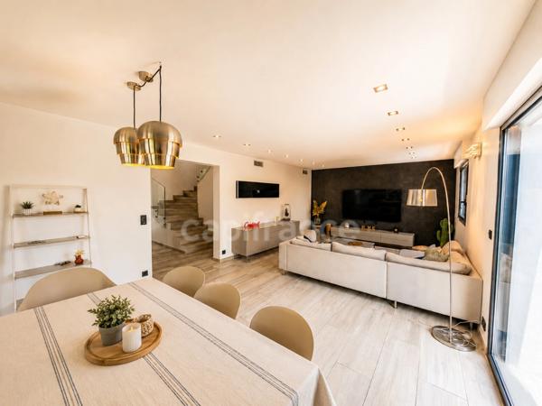 Maison à vendre 5 pièces FREJUS (83), piscine, jacuzzi, terrasses, jardin, garage