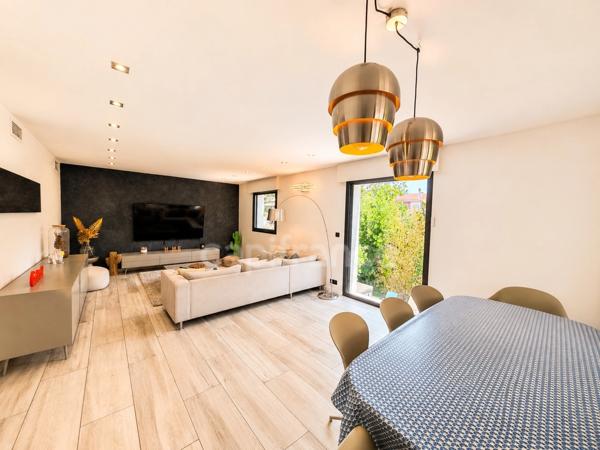 Maison à vendre 5 pièces FREJUS (83), piscine, jacuzzi, terrasses, jardin, garage