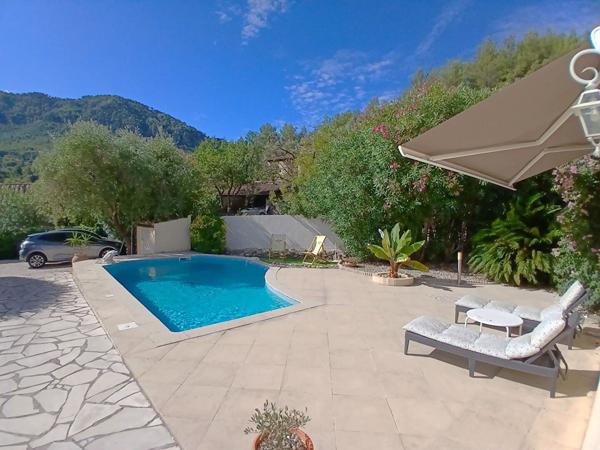 Maison à vendre à LE REVEST LES EAUX 135 m2² sur 650 m² de terrain - 4 chambres avec piscine