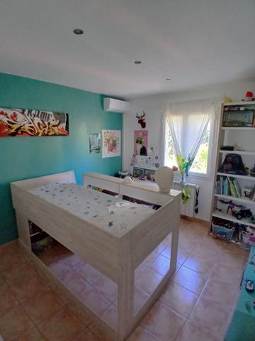 Maison à vendre à LE REVEST LES EAUX 135 m2² sur 650 m² de terrain - 4 chambres avec piscine