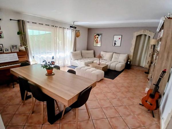 Maison à vendre à LE REVEST LES EAUX 135 m2² sur 650 m² de terrain - 4 chambres avec piscine