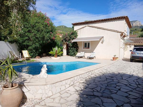 Maison à vendre à LE REVEST LES EAUX 135 m2² sur 650 m² de terrain - 4 chambres avec piscine