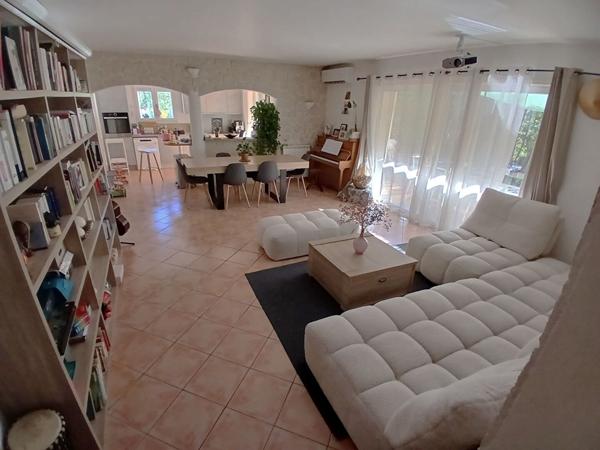 Maison à vendre à LE REVEST LES EAUX 135 m2² sur 650 m² de terrain - 4 chambres avec piscine