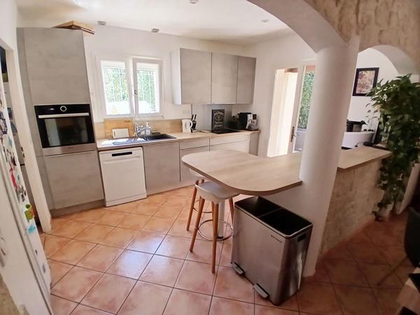 Maison à vendre à LE REVEST LES EAUX 135 m2² sur 650 m² de terrain - 4 chambres avec piscine