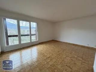 Appartement à louer 4 pièces 84.32m²