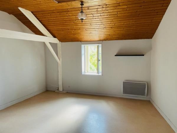 Location Studio 1 pièce Parthenay (79200) - jardin public