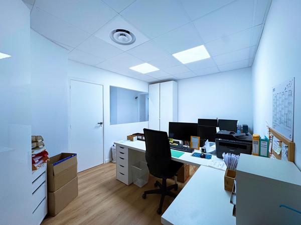 Vente Appartement Bureaux Local Professionnel refait à neuf 6 pièces Bastia Hyper Centre