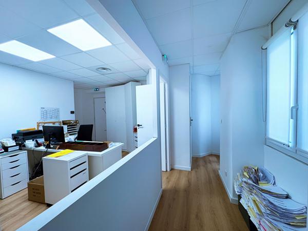 Vente Appartement Bureaux Local Professionnel refait à neuf 6 pièces Bastia Hyper Centre