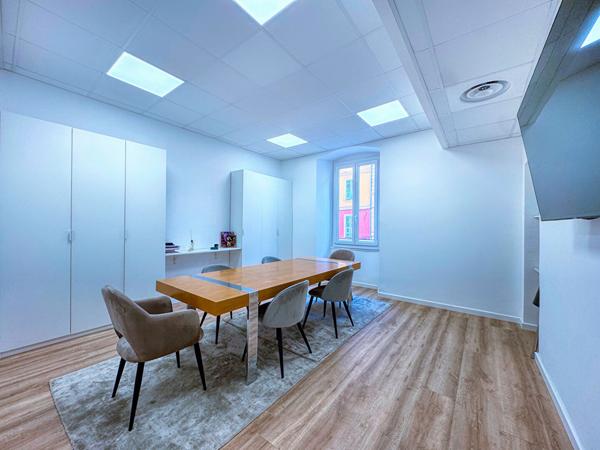 Vente Appartement Bureaux Local Professionnel refait à neuf 6 pièces Bastia Hyper Centre