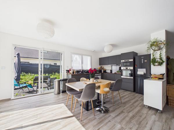 Maison récente 5 pièces à vendre à Saint-Aubin-lès-Elbeuf - Confort et calme assurés !