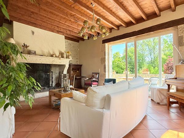 TRES BELLE PROPRIETE AVEC ETANG PRIVATIF