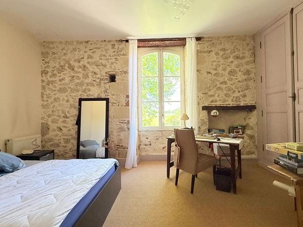 TRES BELLE PROPRIETE AVEC ETANG PRIVATIF