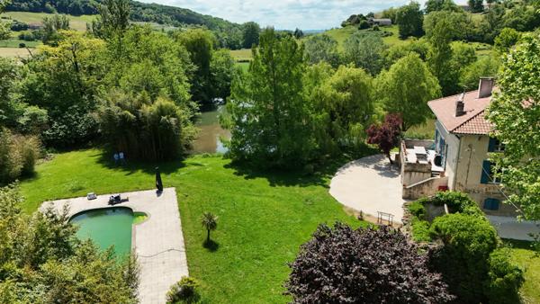 TRES BELLE PROPRIETE AVEC ETANG PRIVATIF