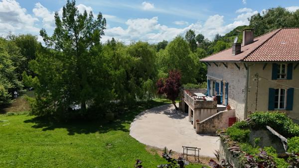 TRES BELLE PROPRIETE AVEC ETANG PRIVATIF