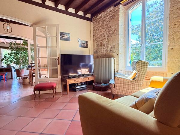 TRES BELLE PROPRIETE AVEC ETANG PRIVATIF