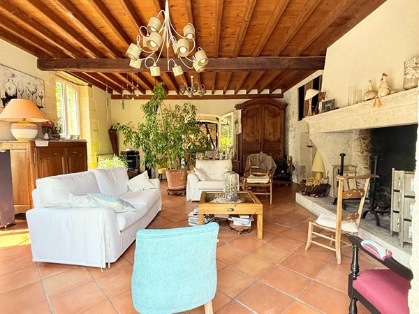 TRES BELLE PROPRIETE AVEC ETANG PRIVATIF