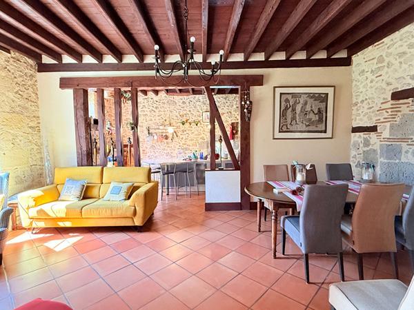 TRES BELLE PROPRIETE AVEC ETANG PRIVATIF