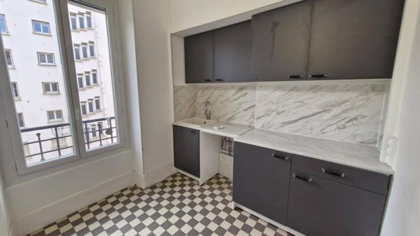 Appartement 2 pièces                                        - 69006 Lyon 6e  Arrondissement Réf : 5611