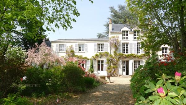 SAINT PRYVE SAINT MESMIN a vendre , propriete maison de maitre, bord du Loiret , 287 m² habitables, parc de 1ha.