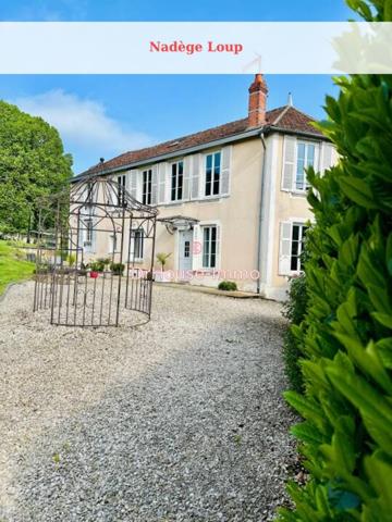 Maison à vendre 8 pièces de 228 m²