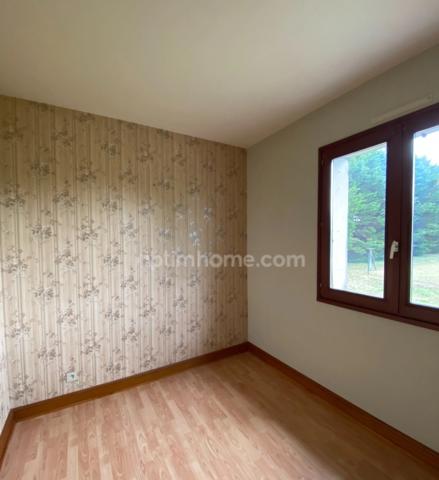 Soyaux . Maison 120 m² sur sous-sol