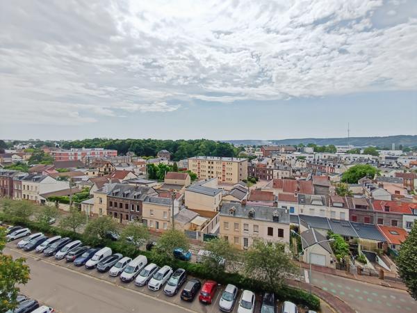 Appartement
         3 pièces
        - 65 m² 77 000 € *