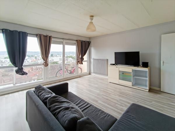 Appartement
         3 pièces
        - 65 m² 77 000 € *
