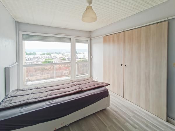 Appartement
         3 pièces
        - 65 m² 77 000 € *