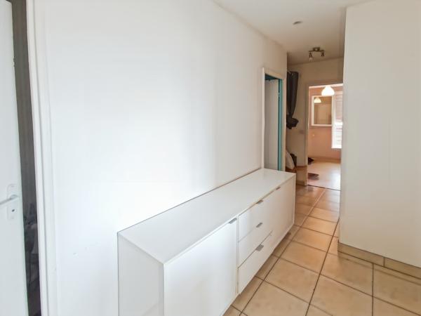 Appartement
         3 pièces
        - 65 m² 77 000 € *