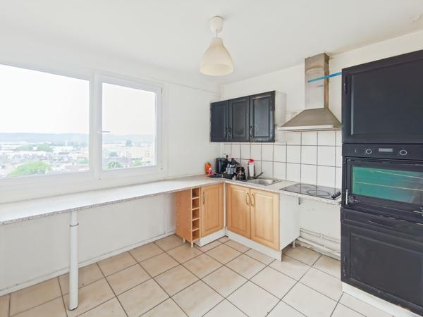 Appartement
         3 pièces
        - 65 m² 77 000 € *