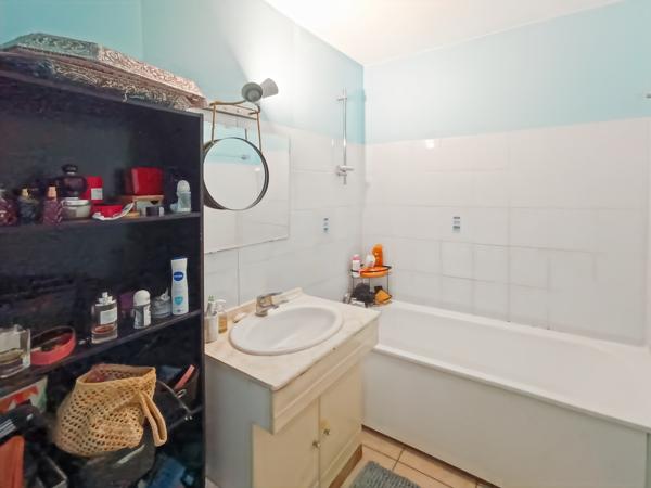 Appartement
         3 pièces
        - 65 m² 77 000 € *